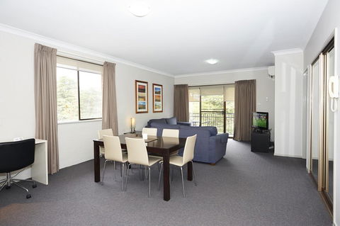 Oxley Court Serviced Apartments - Brisbane Tourism 2