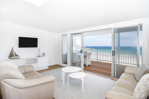 Pa's Beach House - Apartment 2 - Tourism Brisbane 2