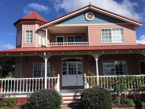 Painted Lady Bed & Breakfast - Tourism Brisbane 0
