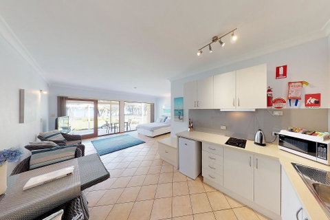 Paradise Beach Apartments - Tourism Brisbane 3