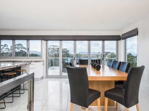 Paradise Point - Tamar Valley 14 Persons Residence With Pool - Brisbane Tourism 0