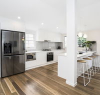 Park Avenue Terrace House Sleeps 9 - Tourism Brisbane