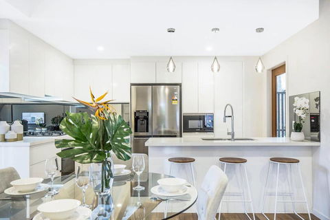 Park Avenue Townhouse Retreat Brisbane Sleeps 10 - Tourism Brisbane 1