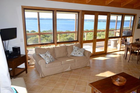 Pelican Lagoon Cabin - Tourism Brisbane 1