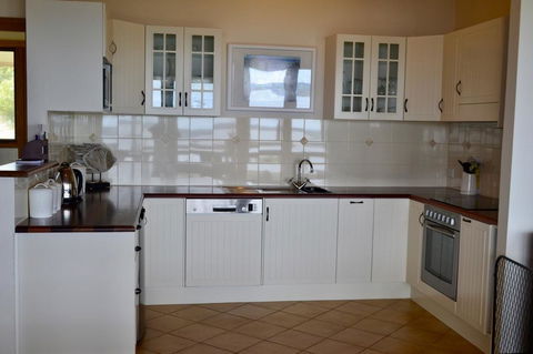Pelican Lagoon Cabin - Tourism Brisbane 3