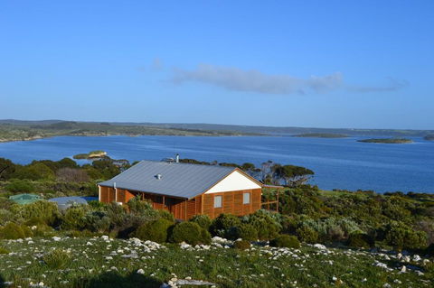 Pelican Lagoon Cabin - Tourism Brisbane 0