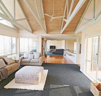 Pelican Lake Holiday House - Tourism Brisbane