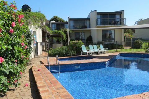 Penguin Mews - Brisbane Tourism 0