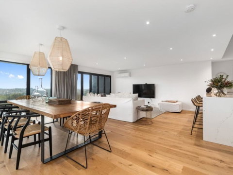 Peninsula Hot Springs Designer Home! - Brisbane Tourism 3