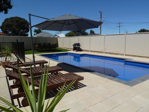 Ploughmans Motor Inn - Brisbane Tourism 0