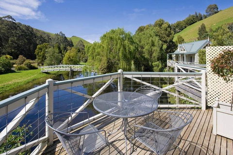 PLUM TREE STUDIO - Couples Lakeside Spa Retreat - Tourism Brisbane 1