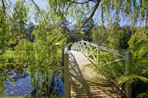 PLUM TREE STUDIO - Couples Lakeside Spa Retreat - Tourism Brisbane 2