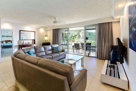 POINCIANA 101 HAMILTON ISLAND CENTRALLY LOCATED 3 BEDROOM, Plus BUGGY!! - Tourism Brisbane 2