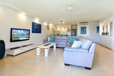 POINCIANA 101 HAMILTON ISLAND CENTRALLY LOCATED 3 BEDROOM, Plus BUGGY!! - Tourism Brisbane 3