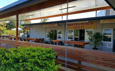 Queens Beach Hotel - Tourism Brisbane 0
