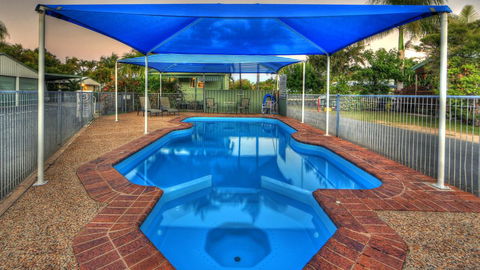 Queens Beach Tourist Village - Tourism Brisbane 0