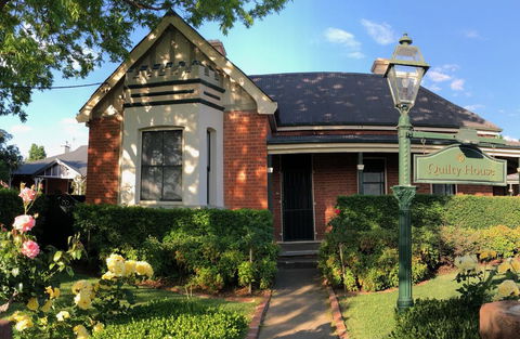 QUILTY HOUSE (Formerly Beethovens) - Brisbane 4u 2