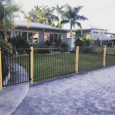 QUIRKY QUEENSLANDER 6 BEDROOM HOME - Tourism Brisbane 0