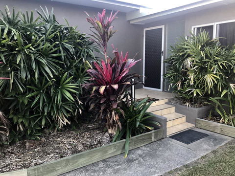 QUIRKY QUEENSLANDER 6 BEDROOM HOME - Tourism Brisbane 1
