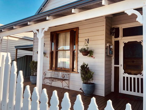 Railway Cottage - Brisbane Tourism 1