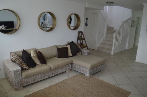 RAINBOW BAY 3 Bed Ocean Views & SPA On Roof Terrace - Tourism Brisbane 3