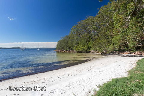 Randall Family Retreat, 22B Randall Drive - Tourism Brisbane 1