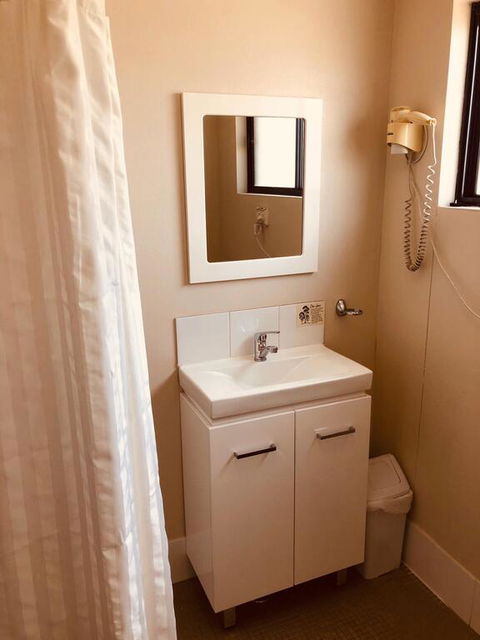 Red Cedar Motel - Tourism Brisbane 3