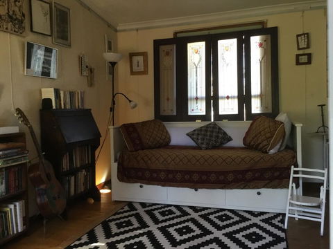 Redhaus Artist Cottage - Tourism Brisbane 0