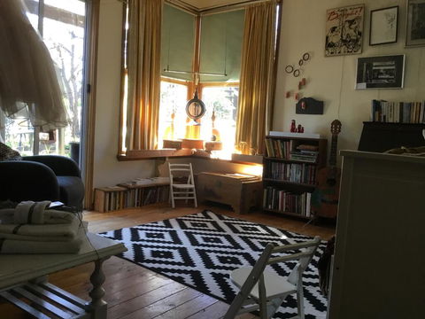 Redhaus Artist Cottage - Tourism Brisbane 1