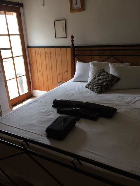 Redhaus Artist Cottage - Tourism Brisbane 3