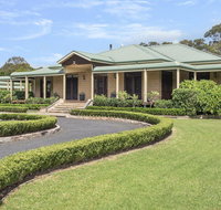 Reign Manor - large group accommodation - Brisbane Tourism