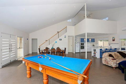 Relax At Falcon By The Bay - Tourism Brisbane 1