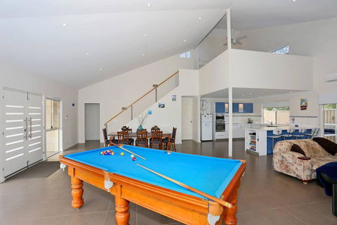 Relax At Falcon By The Bay - Tourism Brisbane 0