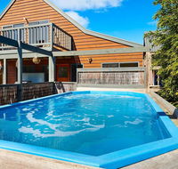 Relax at Red Rocks - Brisbane Tourism