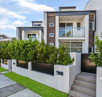 Relax in a Spacious  Modern Townhouse in Asquith - Tourism Brisbane