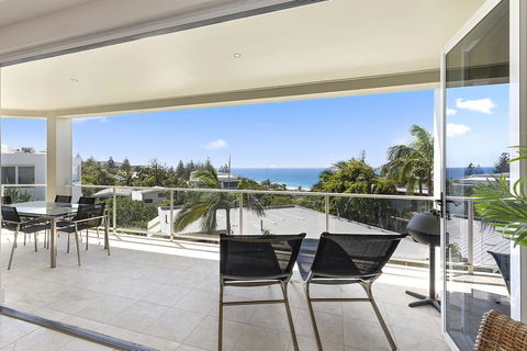 Relax In Stylish Comfort, Sunshine Beach - Tourism Brisbane 3