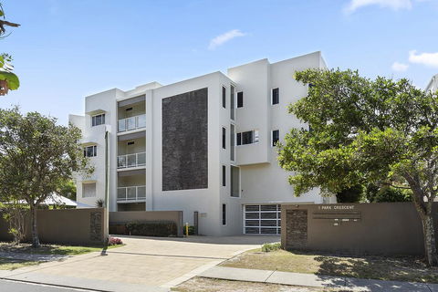 Relax In Stylish Comfort, Sunshine Beach - Tourism Brisbane 0