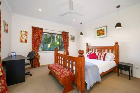 Relaxing Queen Sized Room With En-Suite - Tourism Brisbane 0