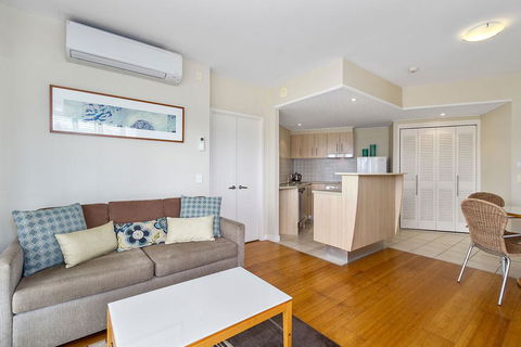 RESORT ON THE BEACH 6126-27 - Brisbane 4u 2