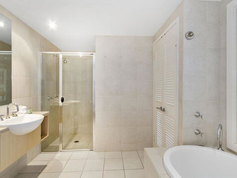 RESORT ON THE BEACH 6310 - TOP FLOOR - Tourism Brisbane 2