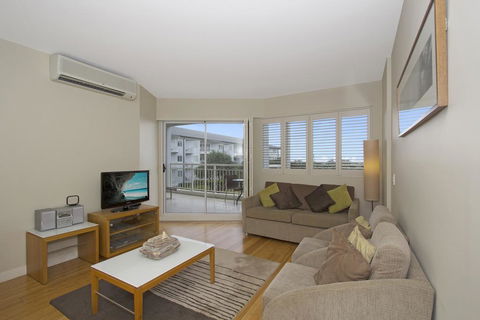 Resort On The Beach With Ocean Glimpses 5214-15 - Brisbane Tourism 1