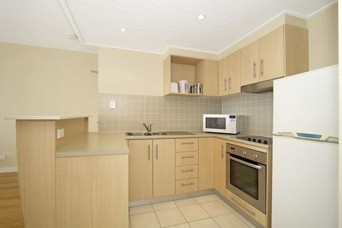 Resort On The Beach With Ocean Glimpses 5214-15 - Brisbane Tourism 0