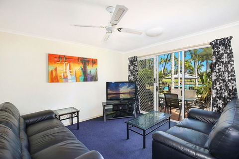 Resort Style - The Oasis Resort Villa 7, 2 Landsborough Pde - Tourism Brisbane 3