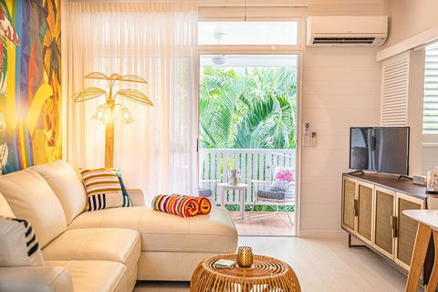 Retro Port Douglas Apartments - Tourism Brisbane 1