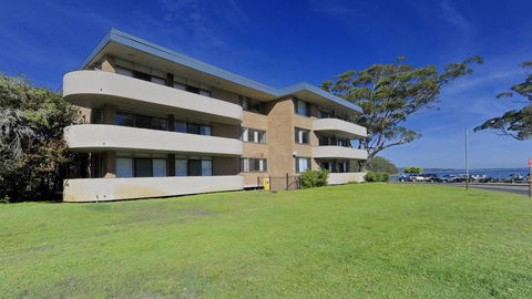 Right On The Sands At Little Beach And Walk To The Heart Of Nelson Bay - Tourism Brisbane 0