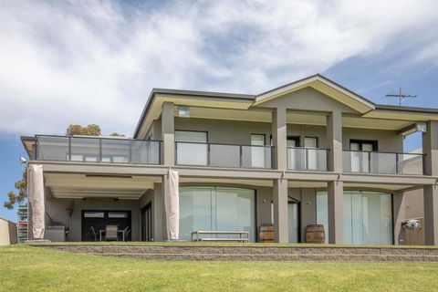 River Devine - Tourism Brisbane 0