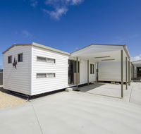 Rocks Retreat Cabin - Seal - Tourism Brisbane