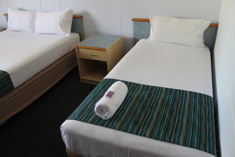 Rocky Glen Hotel Motel Gladstone - Tourism Brisbane 2