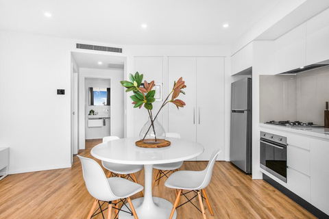 Roomy Apartment With Balcony, Parking, Ocean Views - Tourism Brisbane 2