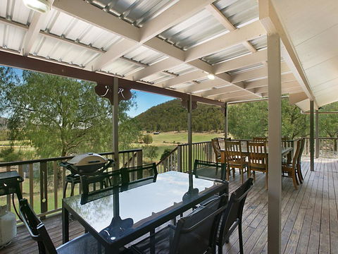 Rosa House In Broke, 4br House In Walking Distance To Cellar Doors - Tourism Brisbane 0